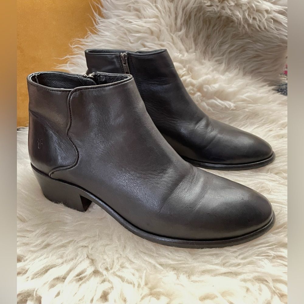 Frye Carson Piping Leather Bootie Black Size 10